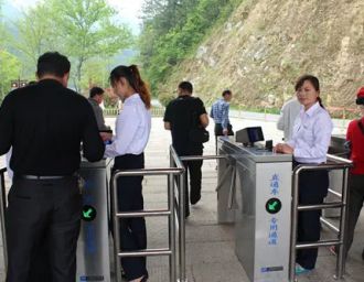 那么景区通道闸如何选择？景区通道闸选择要注意哪些问题？